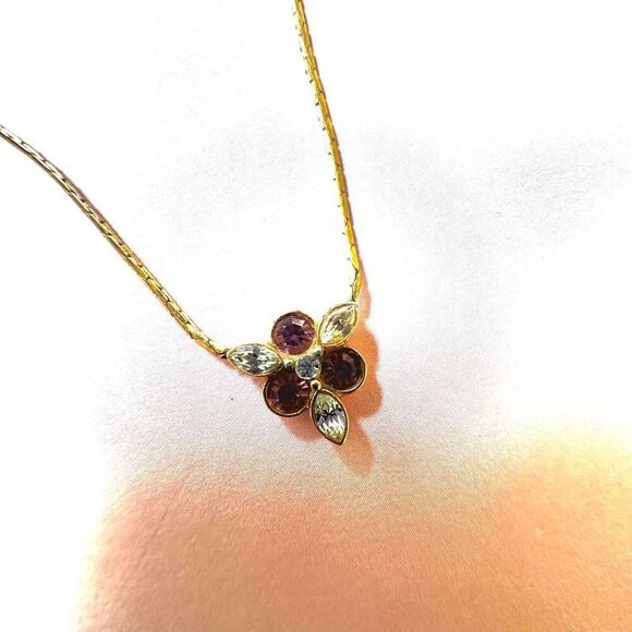 Avon vintage dainty rhinestone pendant necklace - Picture 3 of 9